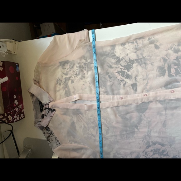 ⭐️SOLD⭐️Sheer Floral Pink Blousse - Picture 9 of 10